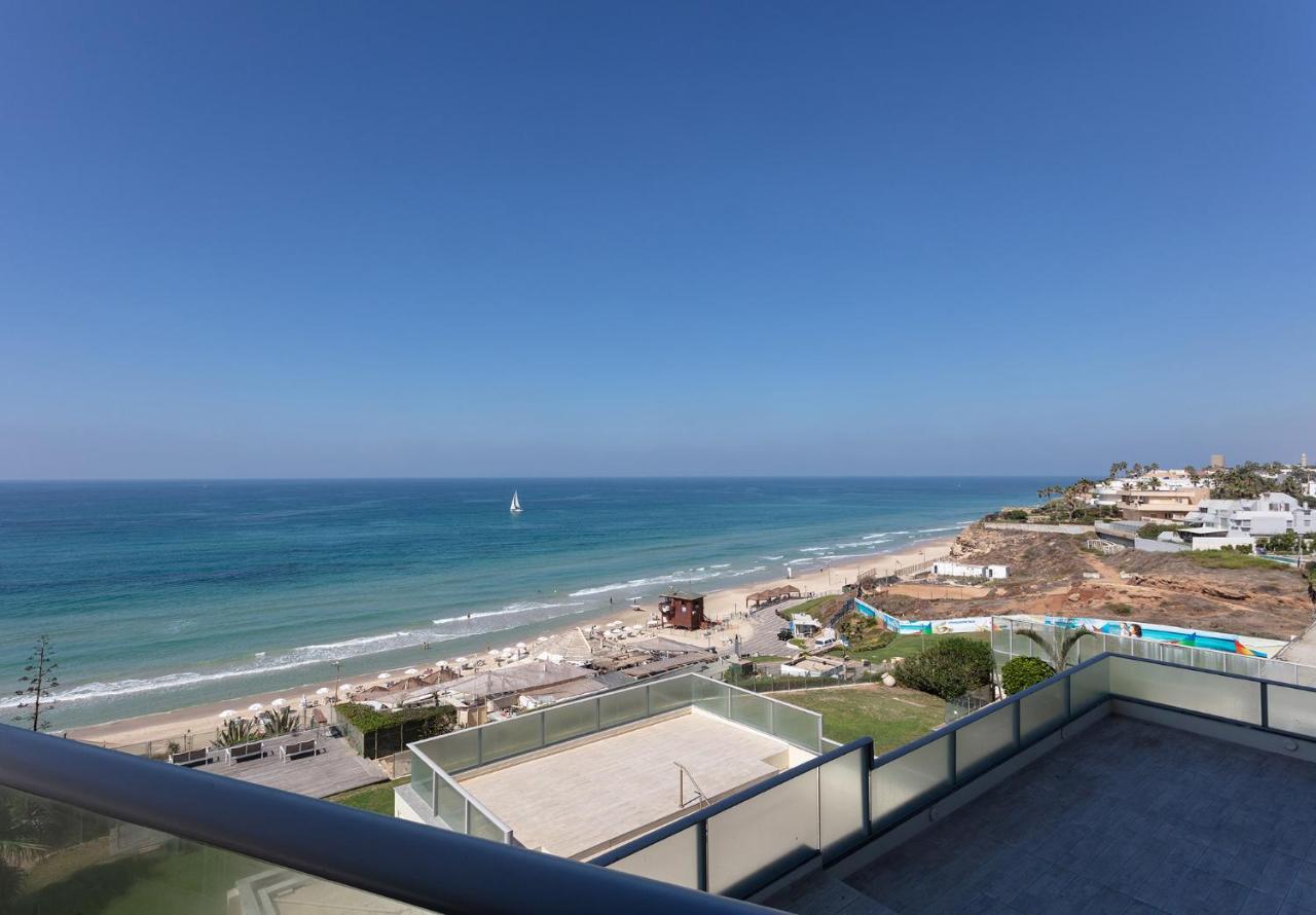 Sea View Stylish 1Br With Balcony By Beachfront Stay Herzelia Exterior foto